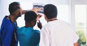 Comment choisir une plaque professionnelle de médecin ? choisir une plaque professionnelle de médecin